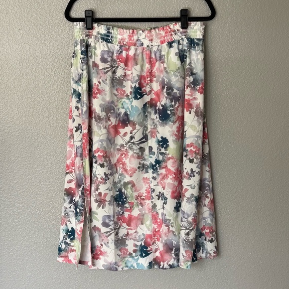 Athleta Savannah Skirt Pastel Floral Pockets Stretch Travel Coastal Beach Size L - Picture 2 of 10